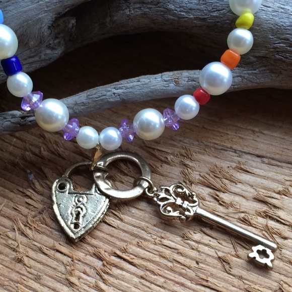 Handmade rainbow bead bracelet with lock and key - Picture 2 of 3